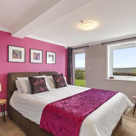 The Hidden Valley - A Stylish Rural Retreat, Perfect For Families 세인트 클리어스 외부 사진